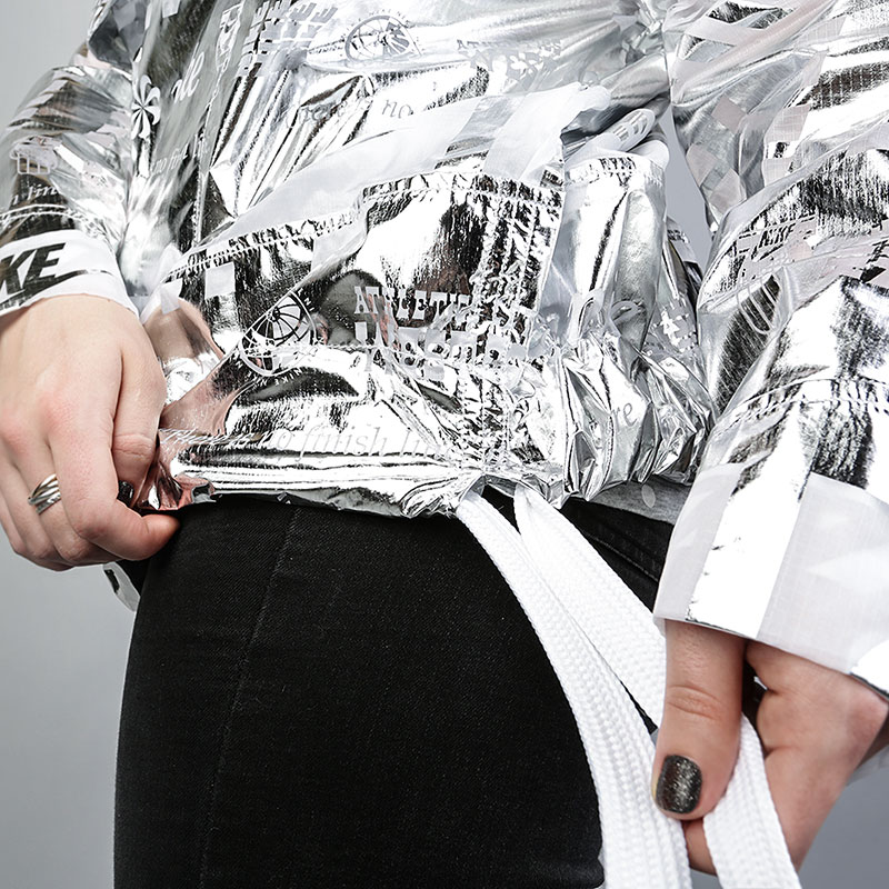 женская серебряная куртка Nike Metallic Women's Jacket 914210-100 - цена, описание, фото 3
